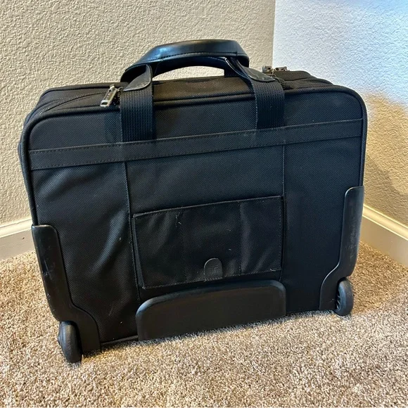 Tumi wheeled deluxe brief, Model 26104D4. - Picture 11 of 14
